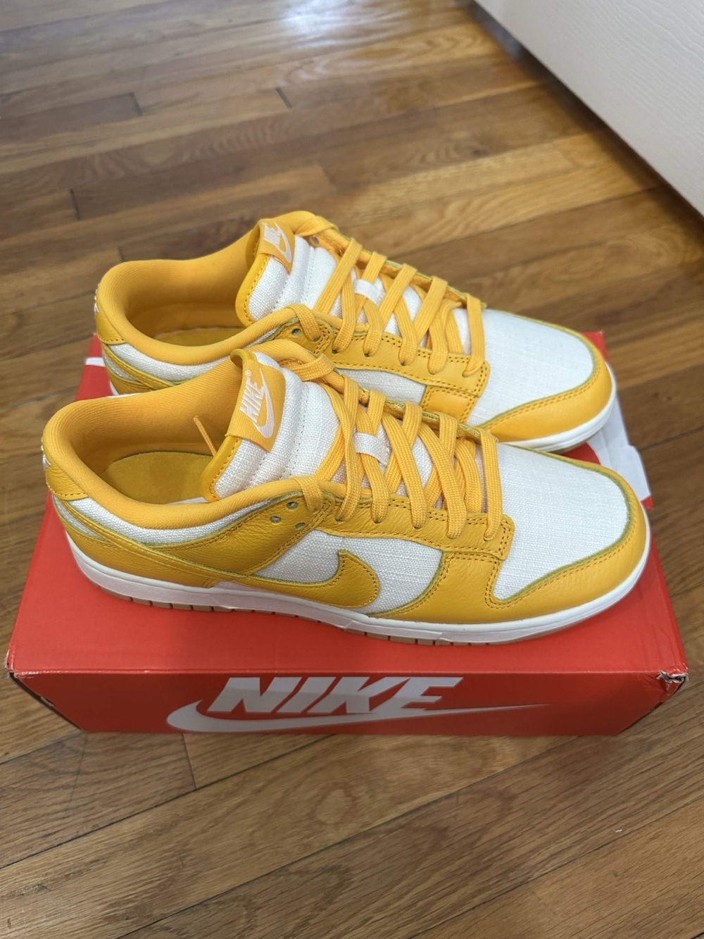 *New* Nike Dunk Low Men White Yellow (HF4867-739) Size 10 *Damaged Original Box*